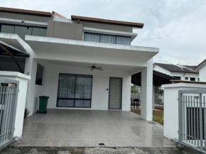 Sungai Long Guesthouse